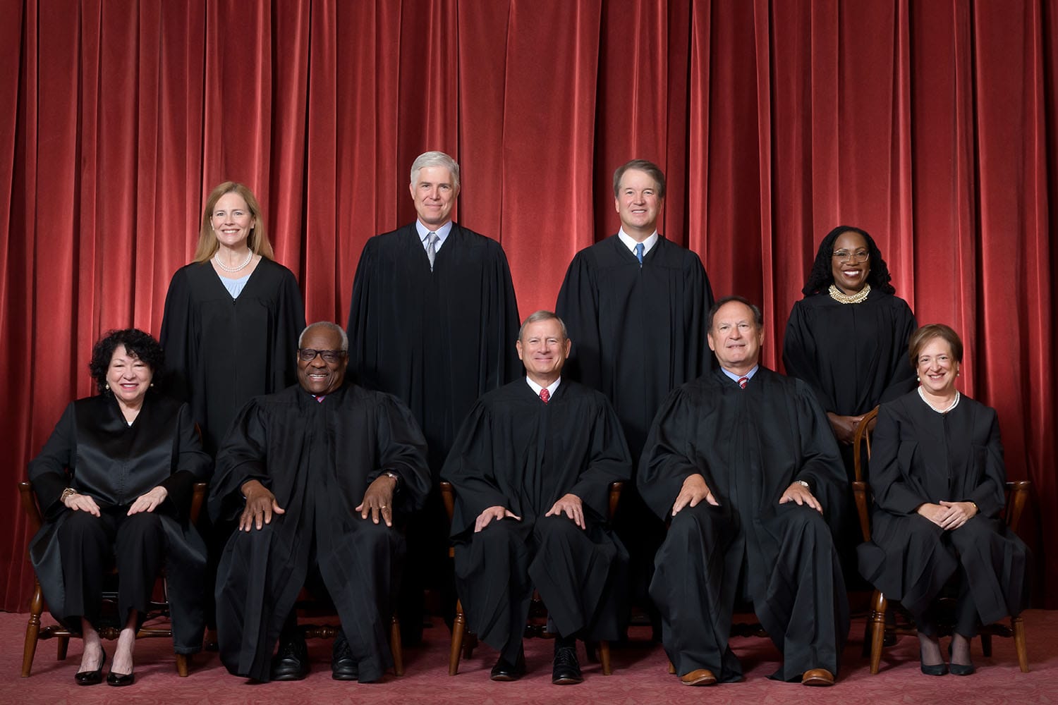 the official portrait of the Roberts court