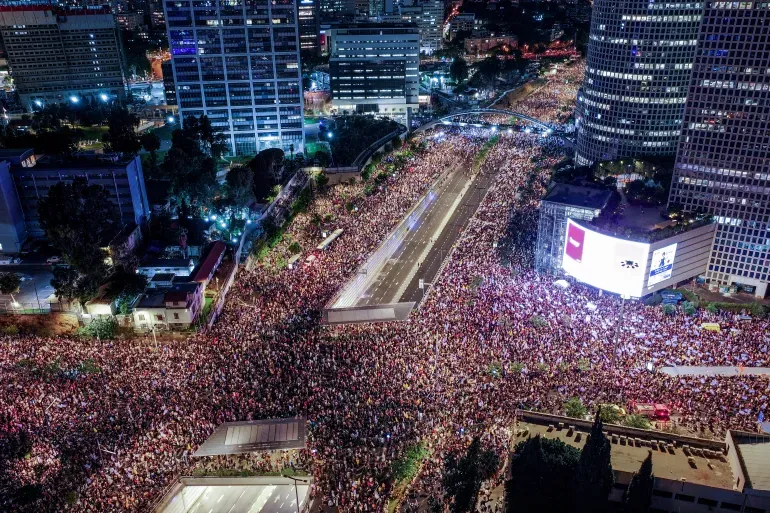 An image of massive crowds in the streets of Tel Aviv on Sunday, Sept 1st